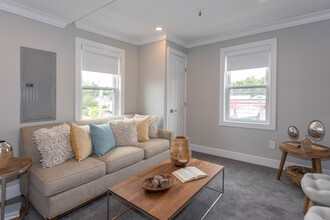 Fairfield Square at Huntington in Huntington, NY - Building Photo - Interior Photo