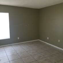 921 W Oak Ridge Rd in Orlando, FL - Building Photo - Building Photo