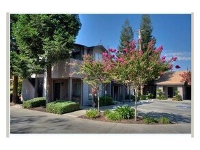 Arbor Manor in Turlock, CA - Building Photo - Building Photo