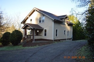 75905 Gp Erickson Rd in Clatskanie, OR - Building Photo