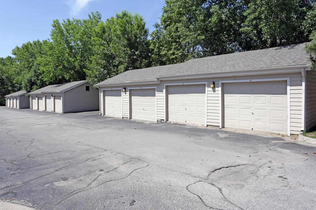 Cambury Hills Apartments in Omaha, NE