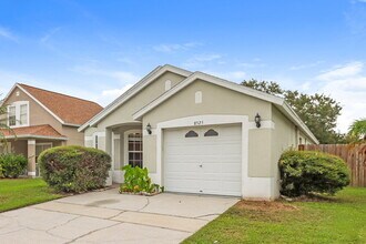 8525 Hawbuck St in Trinity, FL - Foto de edificio - Building Photo