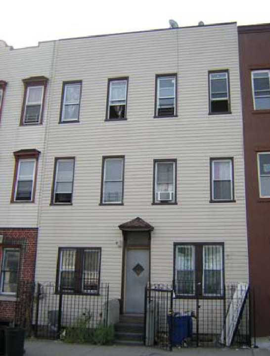 136 Sackman St in Brooklyn, NY - Building Photo