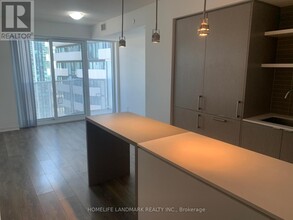 100-2100 Harbour St in Toronto, ON - Building Photo - Building Photo