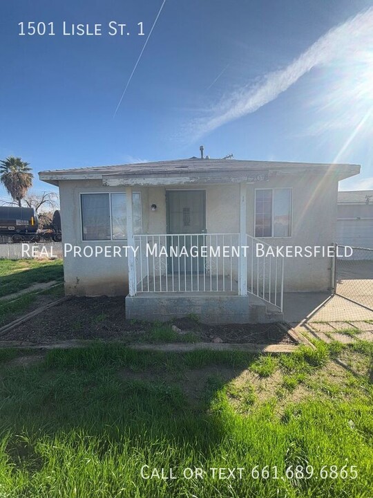 1501 Lisle St in Bakersfield, CA - Building Photo