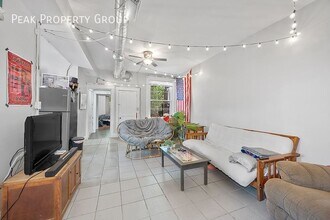 60 W McMillan St in Cincinnati, OH - Foto de edificio - Building Photo