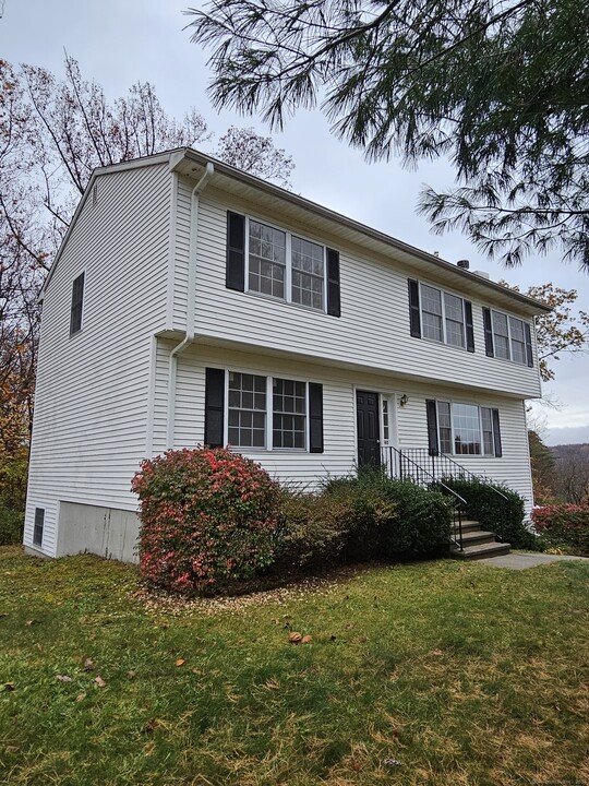 165 Osborn Rd in Naugatuck, CT - Building Photo