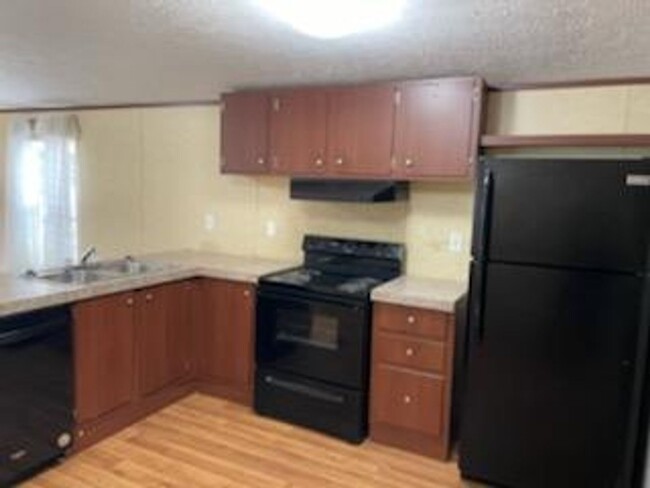 1000 Dickinson MHP in Charleston, WV - Building Photo - Building Photo