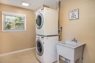 16 W Edward St in Lombard, IL - Building Photo - Building Photo