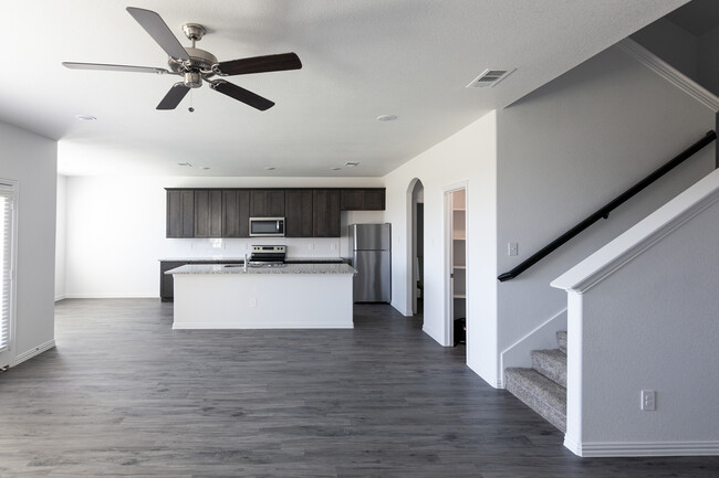 1450 Ponderosa Dr in Waxahachie, TX - Building Photo - Building Photo