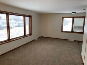 3310 Spruce St in Janesville, WI - Building Photo - Building Photo