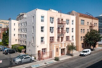 Mariposa Apartments in Los Angeles, CA - Foto de edificio - Building Photo