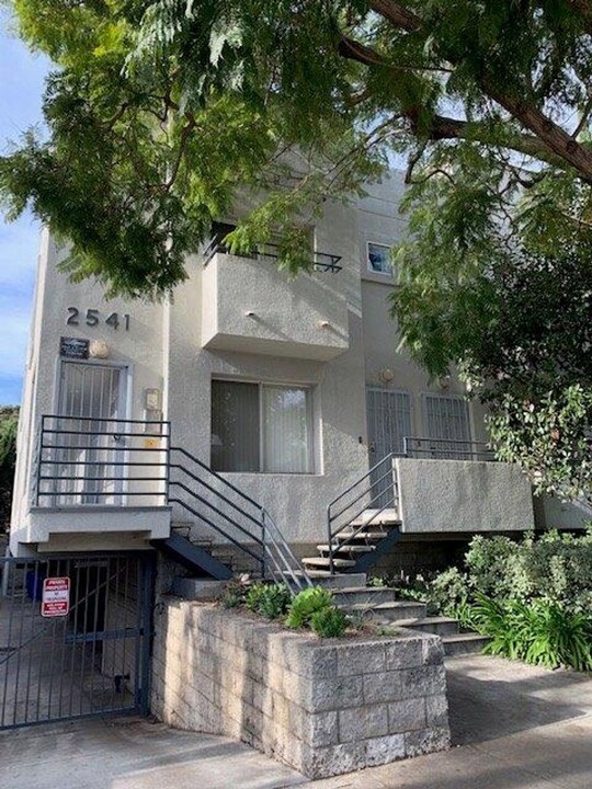 2541 S Sepulveda Blvd in Los Angeles, CA - Foto de edificio