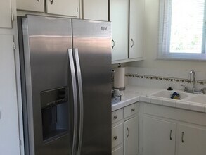 3373 Rowena Ave-Unit -11 in Los Angeles, CA - Building Photo - Building Photo