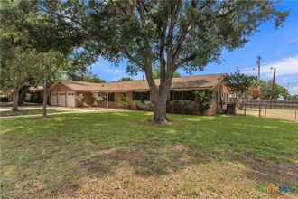 1338 Canary Ln in Seguin, TX - Building Photo - Building Photo