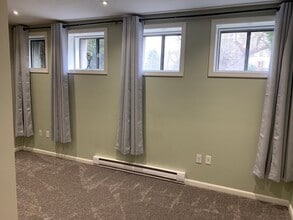 1098 Stafford St in Leicester, MA - Building Photo - Building Photo