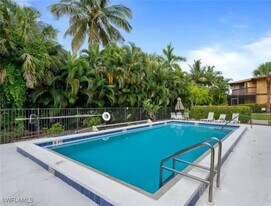 13531 Siesta Pines Ct in Ft. Myers, FL - Building Photo