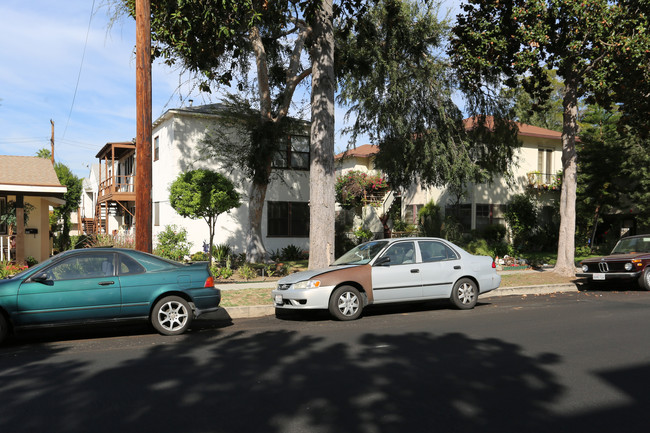 135 S Everett St in Glendale, CA - Building Photo - Building Photo