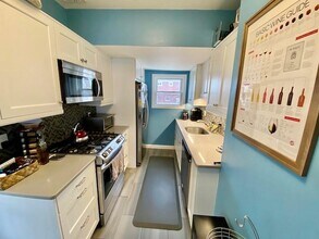 4 Curry Ave in Newport, RI - Building Photo - Building Photo