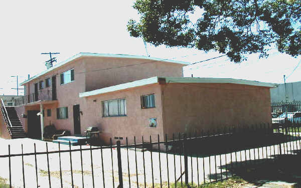 1746 W 62nd St in Los Angeles, CA - Building Photo