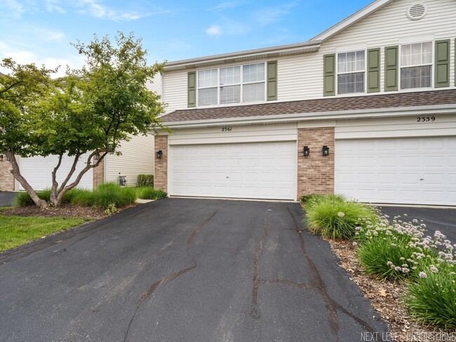 2361 Stoughton Cir in Aurora, IL - Building Photo - Building Photo