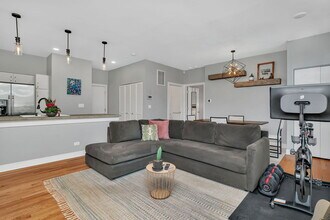 2920 N River Walk Dr in Chicago, IL - Building Photo - Building Photo