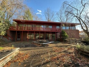 203 E Maitland Ln in New Castle, PA - Building Photo - Building Photo