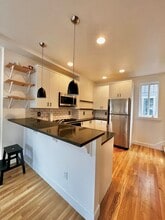 1017 NE 125th St, Unit D in Seattle, WA - Foto de edificio - Building Photo