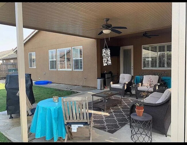 7608 E Garland Ave in Fresno, CA - Foto de edificio - Building Photo