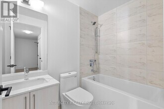 2075 King Rd in King, ON - Building Photo - Building Photo