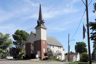 92 S Main St in Rittman, OH - Building Photo