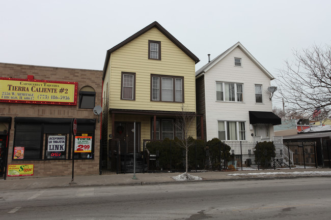 2552 W Armitage Ave in Chicago, IL - Building Photo - Building Photo