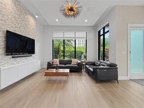 8222 NW 51st Terrace in Doral, FL - Building Photo - Building Photo