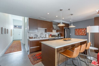 615 Hampton Dr in Los Angeles, CA - Building Photo - Building Photo