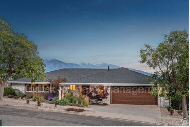 property at 816 E 16th Ave