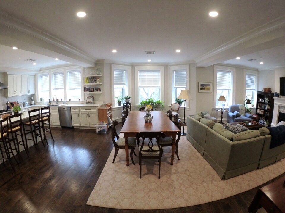 11 Alton Pl, Unit #2 in Brookline, MA - Foto de edificio