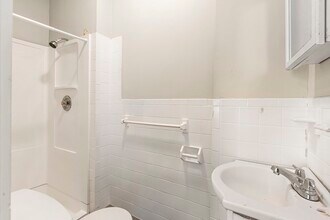 58 Appleton St, Unit 2 in Quincy, MA - Foto de edificio - Building Photo
