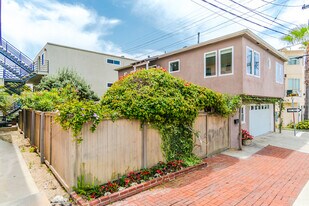 126 8th St, Unit B in Hermosa Beach, CA - Building Photo