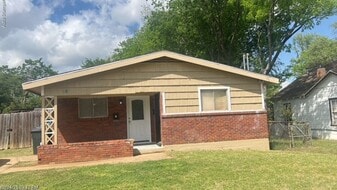 213 Hosack St in Arlington, TX - Building Photo