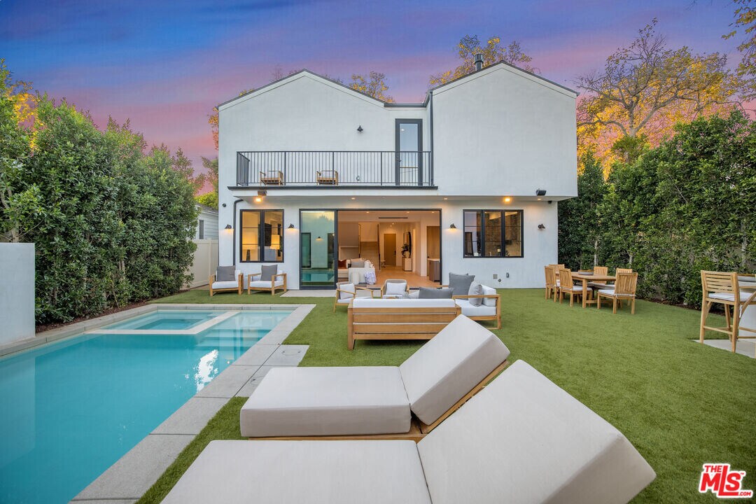 4256 Camellia Ave in Los Angeles, CA - Building Photo