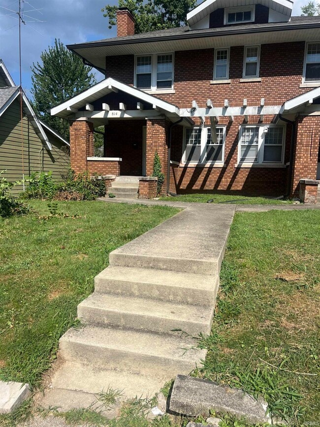 property at 814 N Washington St