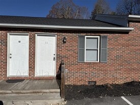 1909 Cherokee Rd in Johnson City, TN - Building Photo