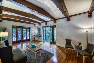 Los Altos Apartments in Los Angeles, CA - Foto de edificio - Building Photo