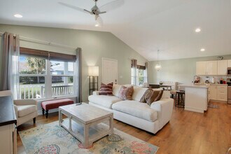 9155 SE Athena St in Hobe Sound, FL - Building Photo - Building Photo