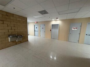 13250 N 56th St in Tampa, FL - Building Photo - Building Photo