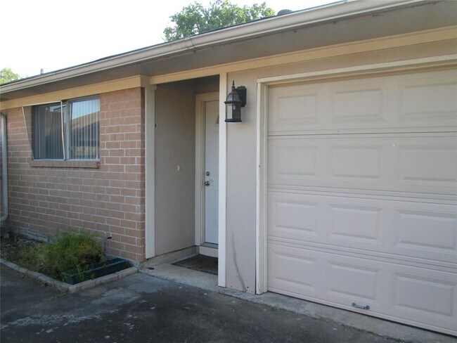 10815 Sugar Hill Dr photo'