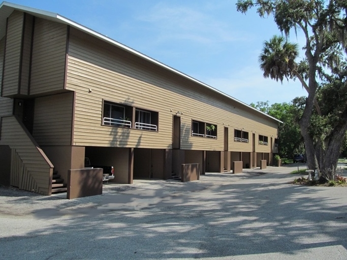 Whitaker Woods in Sarasota, FL - Foto de edificio