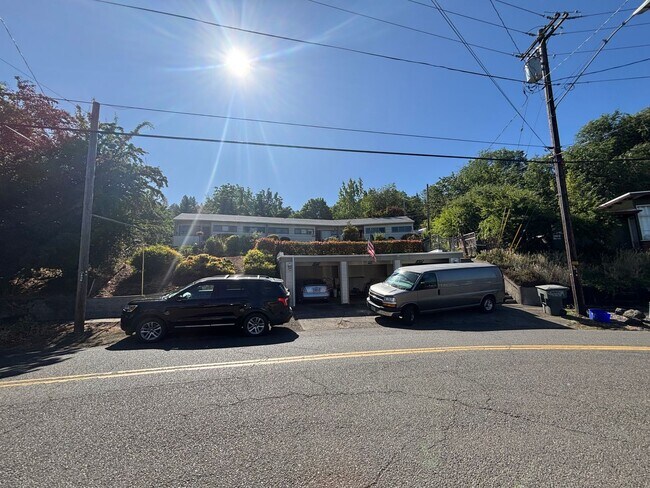 1457 SE Main St in Roseburg, OR - Building Photo - Building Photo