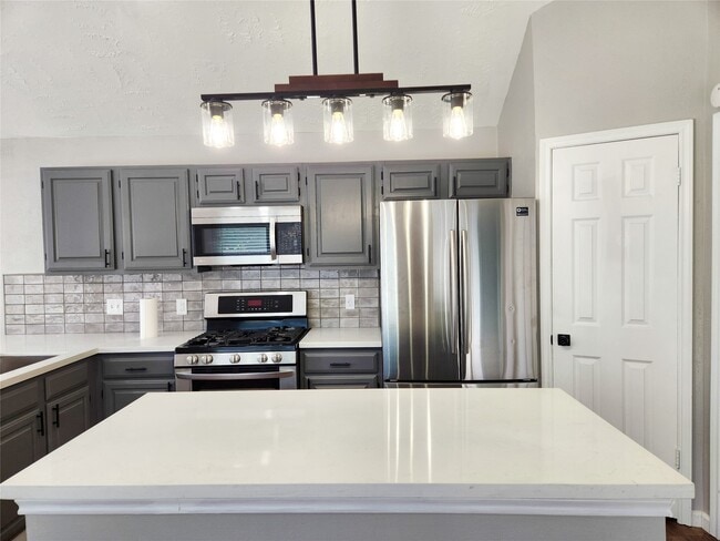 property at 2118 Creston Dr