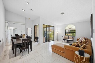 5395 Firenze Dr, Unit K in Boynton Beach, FL - Foto de edificio - Building Photo